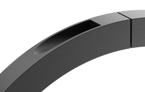 Detailaufnahme eines hälftig geteiltem Spannrings aus Stahl zur präzisen Montage geteilter Wälzlager